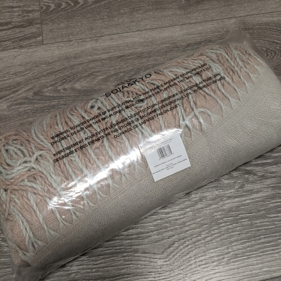 Soia and Kyo Poncho - Picture 5 of 6